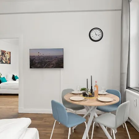 Homey - Im Viertel Mit Parkplatz 아파트